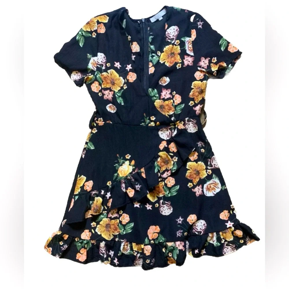 Womens Dress With Ruffle Detail And Floral Print Size Small